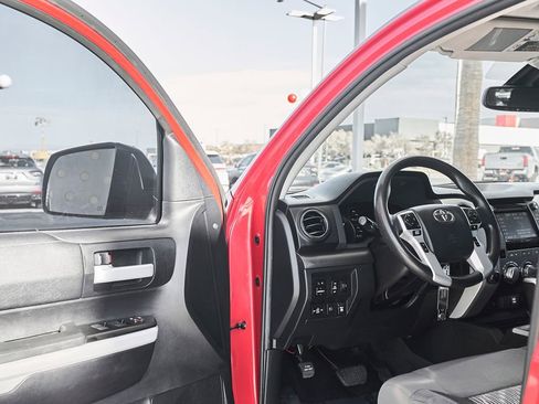 Used 2019 Toyota Tundra SR5 w/ SR5 Upgrade Package AWD/4WD image 18