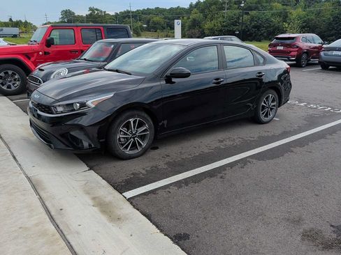 Used 2022 Kia Forte LXS FWD image 1