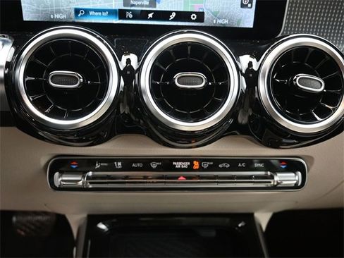 Used 2021 Mercedes-Benz GLB 250 4MATIC image 18