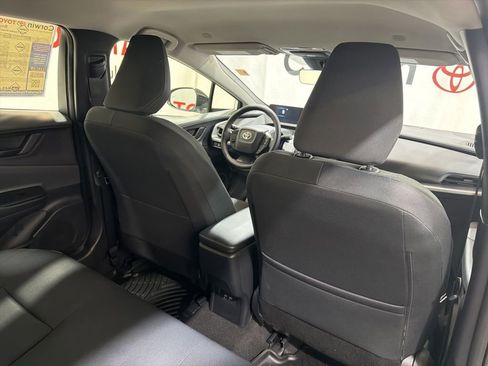 Used 2025 Toyota Prius LE AWD/4WD image 16