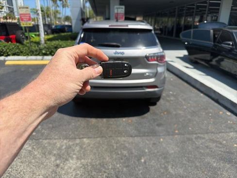 Certified 2019 Jeep Compass Latitude image 6