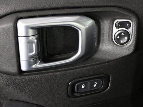 Used 2023 Jeep Wrangler Sahara image 18