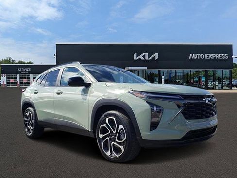 Used 2024 Chevrolet Trax RS w/ Driver Confidence Package image 1