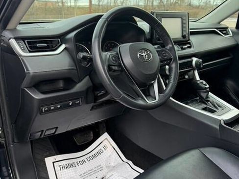 Used 2019 Toyota RAV4 XLE Premium image 40