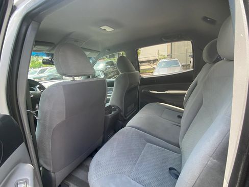 Used 2011 Toyota Tacoma PreRunner w/ SR5 Pkg #2 RWD image 17
