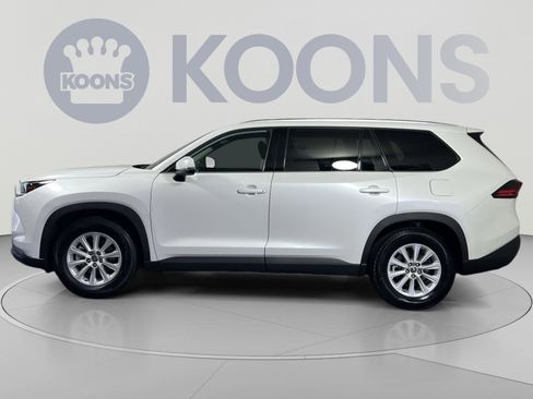Used 2025 Toyota Grand Highlander AWD image 2