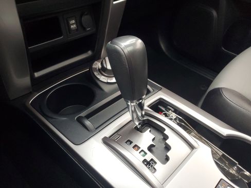 Used 2018 Toyota 4Runner 4WD image 29