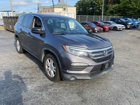 Used 2018 Honda Pilot LX image 2