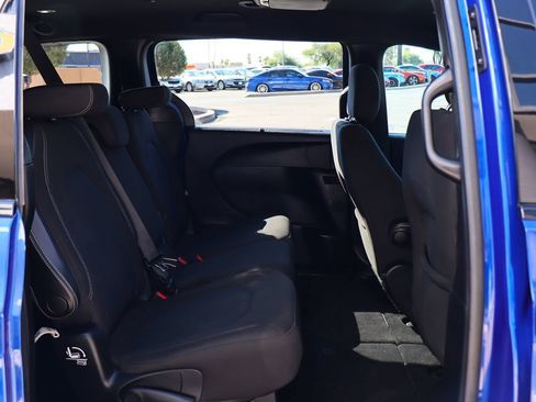 Used 2020 Chrysler Pacifica Touring w/ S Appearance Package FWD image 28