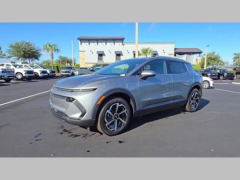 New 2026 Chevrolet Equinox EV LT image 24