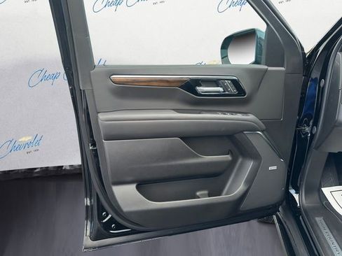 New 2026 Chevrolet Suburban High Country image 11