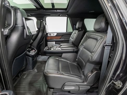 Used 2019 Lincoln Navigator L Reserve image 34