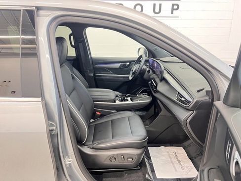 Used 2025 Buick Enclave Preferred image 17