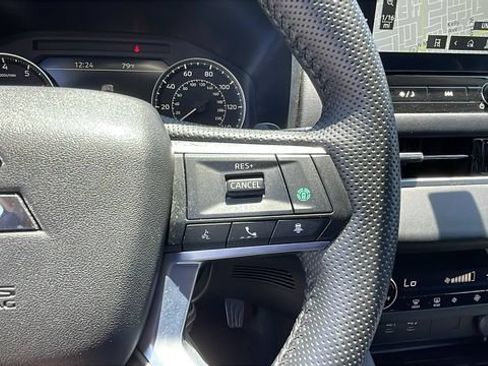 Used 2025 Mitsubishi Outlander SE AWD/4WD image 23