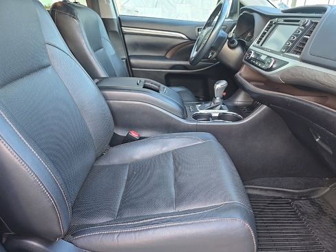 Used 2018 Toyota Highlander Limited image 16