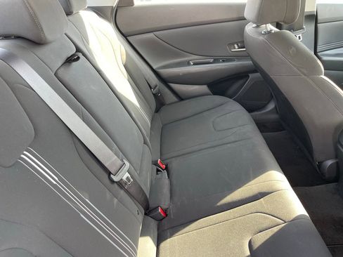 Used 2022 Hyundai Elantra SEL w/ Convenience + Premium Package image 5