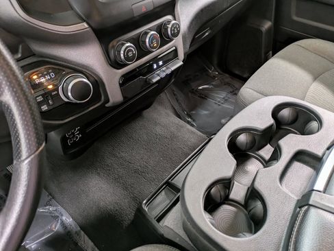 Used 2024 RAM 2500 Tradesman w/ Chrome Appearance Group image 13