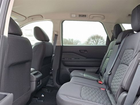 New 2025 Nissan Pathfinder S image 7