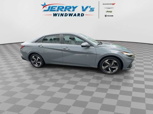 Used 2023 Hyundai Elantra Limited image 9