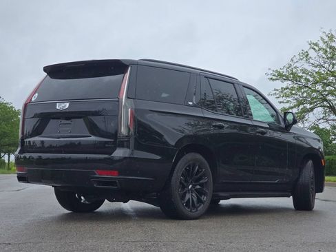 Used 2024 Cadillac Escalade Sport Platinum w/ LPO, ONYX Package AWD/4WD image 13
