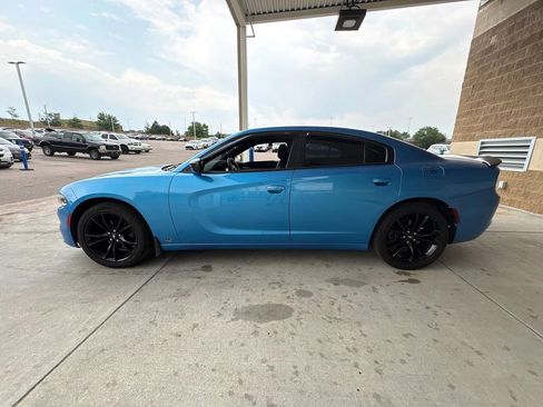 Used 2018 Dodge Charger SXT w/ Blacktop Package RWD image 7