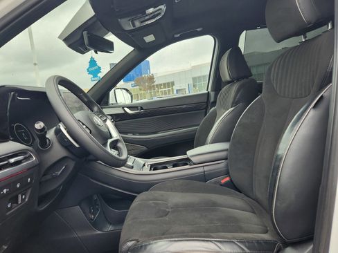 Used 2024 Hyundai Palisade Calligraphy image 17