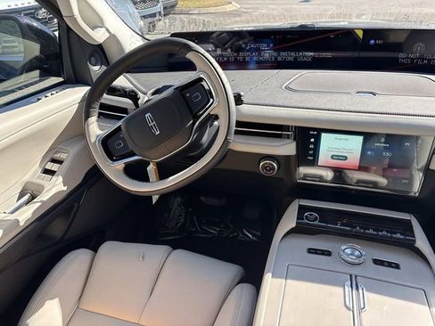 New 2025 Lincoln Navigator Reserve AWD/4WD image 14