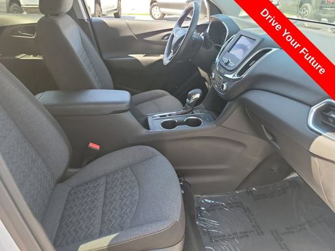 Used 2024 Chevrolet Equinox LT AWD/4WD image 17