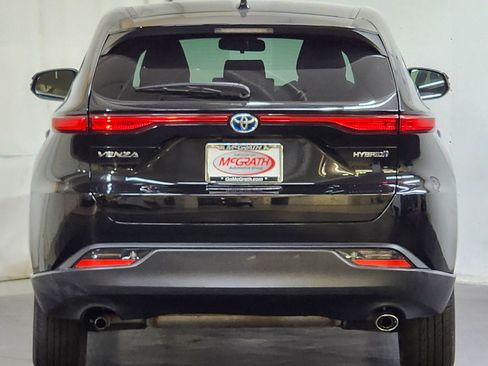 Used 2021 Toyota Venza LE AWD/4WD image 6