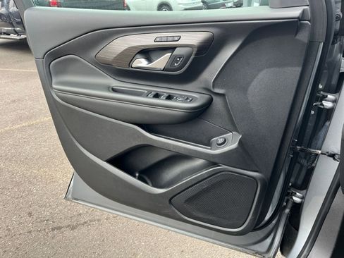 Used 2024 GMC Terrain SLT image 20