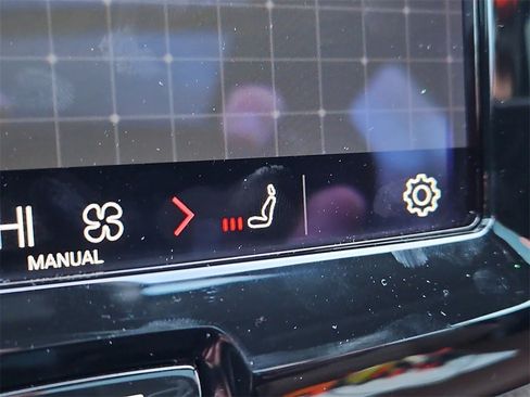 Used 2022 Volvo XC60 B5 Momentum image 21