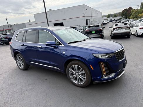Used 2025 Cadillac XT6 Premium Luxury AWD/4WD image 6