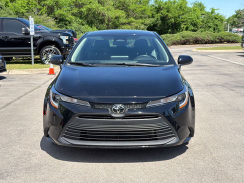 Used 2025 Toyota Corolla LE FWD image 6