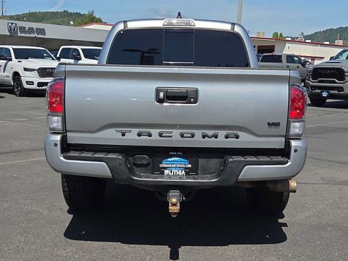 Used 2023 Toyota Tacoma TRD Off-Road w/ Advanced Technology Package AWD/4WD image 13