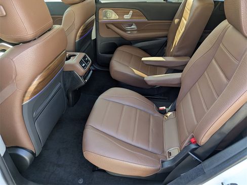 Used 2024 Mercedes-Benz GLS 450 4MATIC image 13