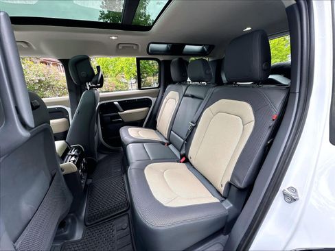 Used 2024 Land Rover Defender 110 X-Dynamic SE AWD/4WD image 28