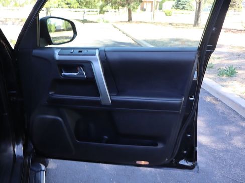 Used 2018 Toyota 4Runner SR5 Premium AWD/4WD image 28