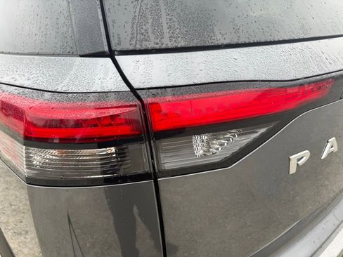 Used 2024 Nissan Pathfinder Platinum image 10