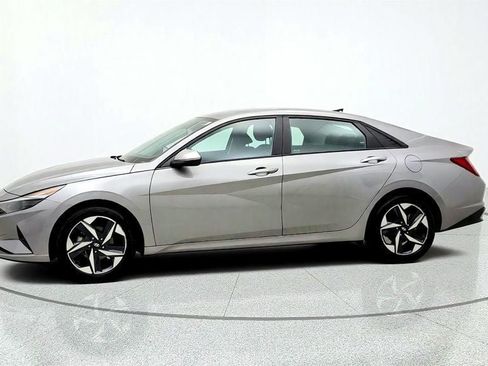 Used 2023 Hyundai Elantra SEL w/ Convenience Package FWD image 8
