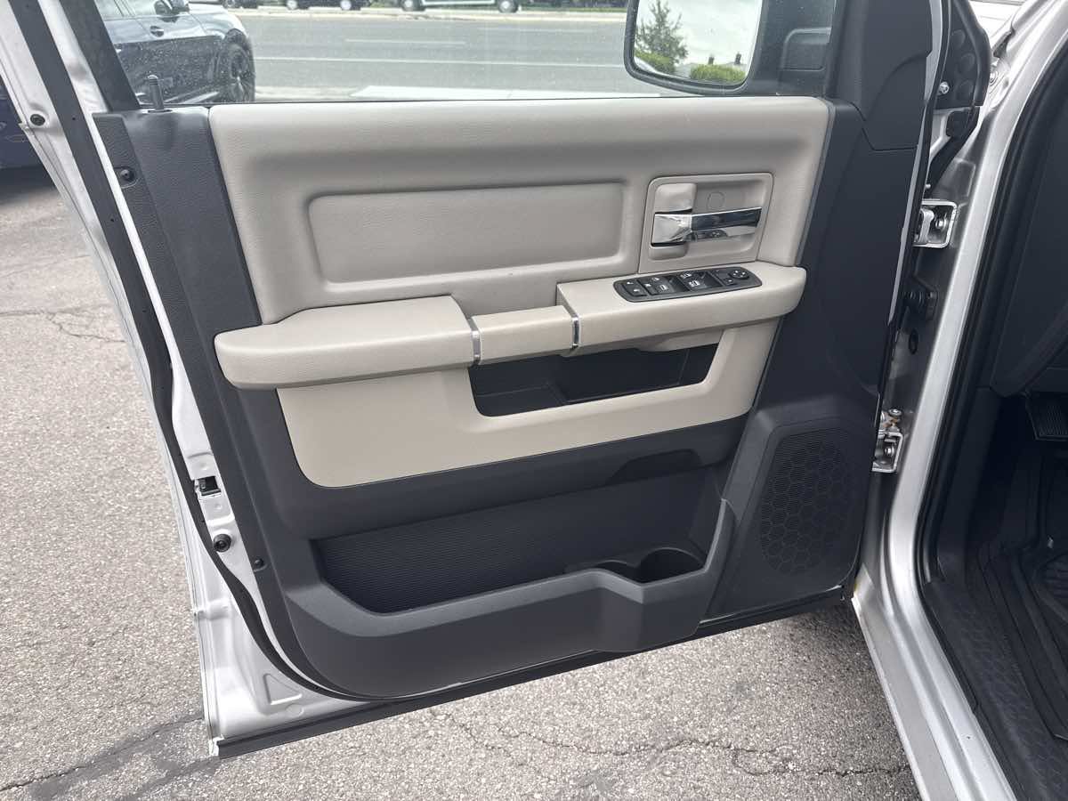 Used 2012 RAM 1500 Classic SLT AWD/4WD image 12