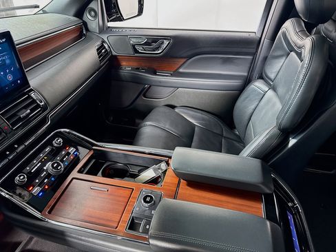 Used 2023 Lincoln Navigator L Reserve image 27