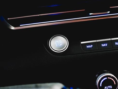 Used 2024 Hyundai Elantra Limited image 25