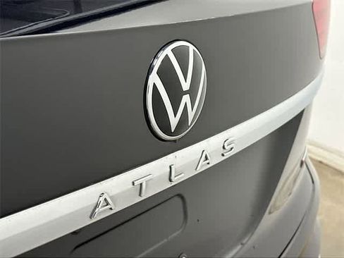Certified 2022 Volkswagen Atlas Cross Sport SEL R-Line image 30
