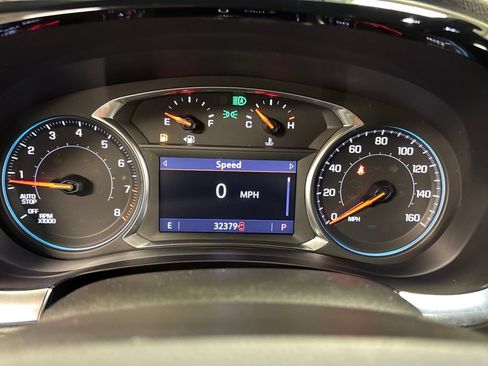 Used 2022 Chevrolet Traverse LT FWD image 35