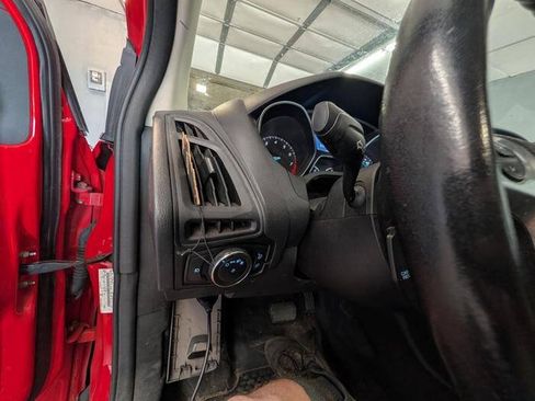 Used 2012 Ford Focus SEL FWD image 32