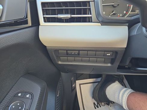 New 2025 Mitsubishi Outlander SE image 19