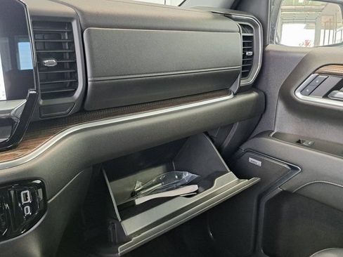Used 2024 Chevrolet Silverado 1500 RST AWD/4WD image 19