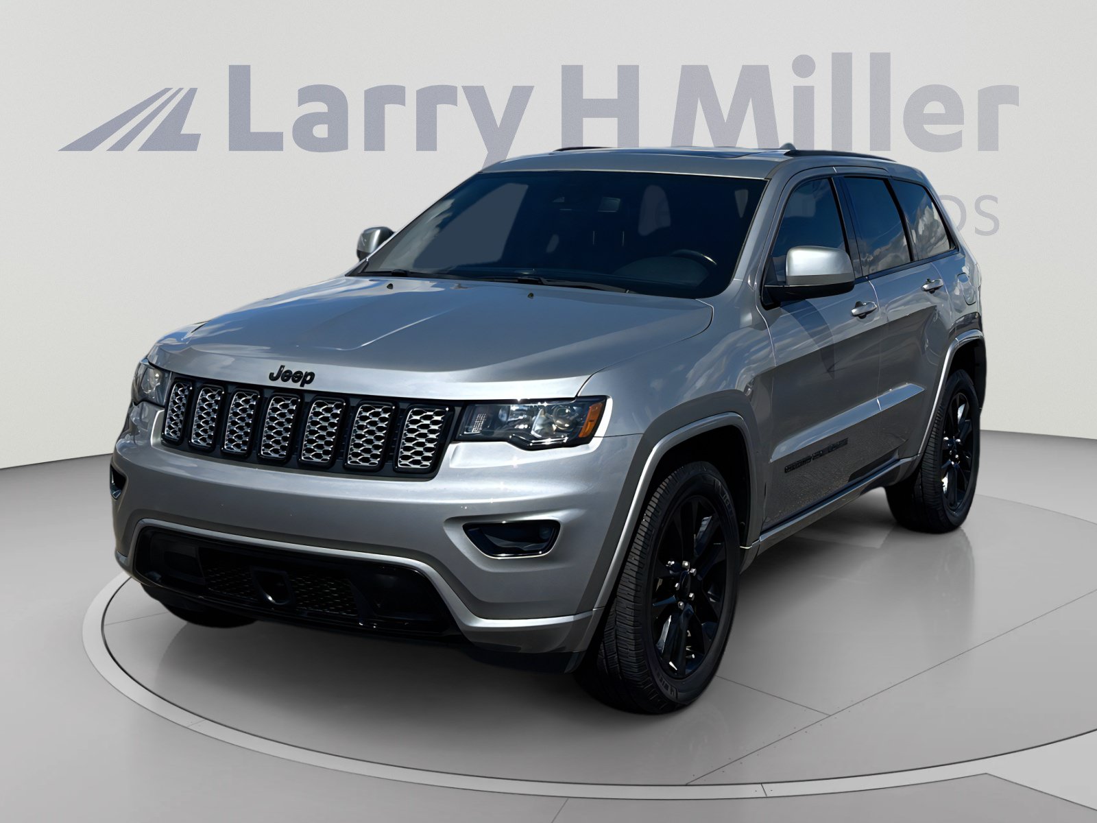 Used 2021 Jeep Grand Cherokee Laredo X AWD/4WD image 1