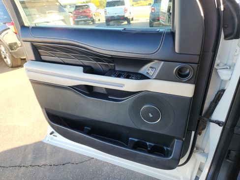 Used 2021 Ford Expedition Platinum image 14