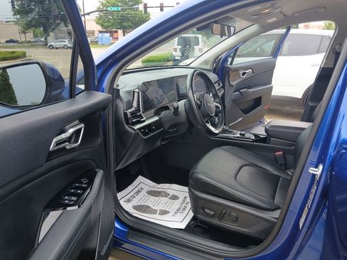 Used 2025 Kia Sportage EX FWD image 9